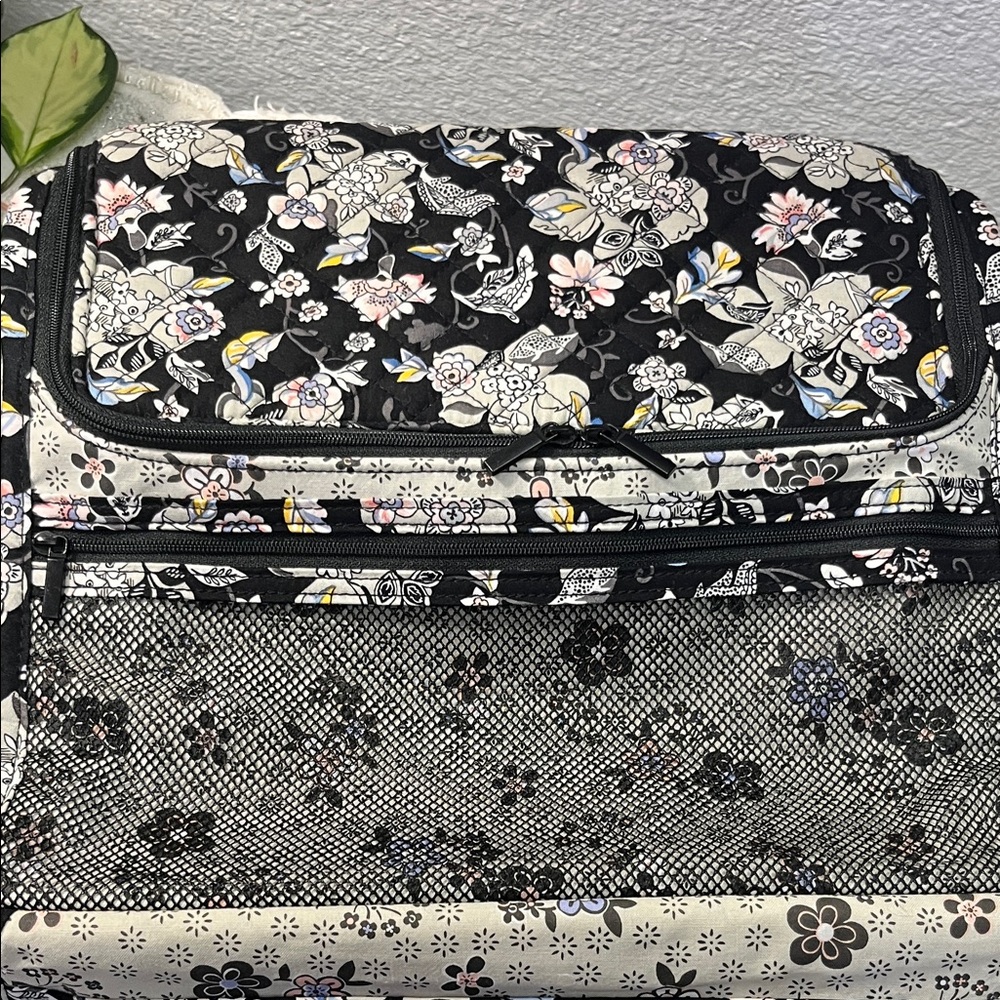 NWOT  Vera Bradley Iconic Grand Hanging Organizer - Picture 7 of 16